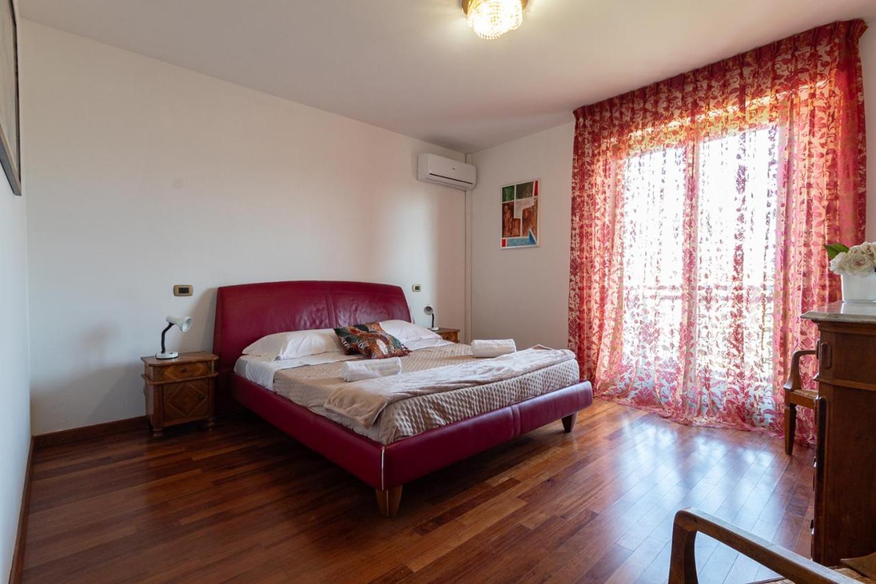Skyline Apartment *
